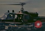 Standbild UH-1 Iroquois Hubschrauber United States USA, 1970, aus Sekunde 55 historischem Filmmaterial Videoclip 65675077306