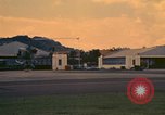 Standbild UH-1 Iroquois Hubschrauber United States USA, 1970, aus Sekunde 59 historischem Filmmaterial Videoclip 65675077306
