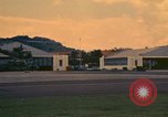 Standbild UH-1 Iroquois Hubschrauber United States USA, 1970, aus Sekunde 61 historischem Filmmaterial Videoclip 65675077306