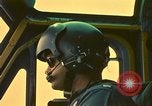Standbild UH-1 Iroquois Hubschrauber United States USA, 1970, aus Sekunde 20 historischem Filmmaterial Videoclip 65675077308