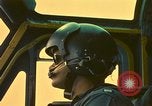 Standbild UH-1 Iroquois Hubschrauber United States USA, 1970, aus Sekunde 21 historischem Filmmaterial Videoclip 65675077308