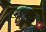 Standbild UH-1 Iroquois Hubschrauber United States USA, 1970, aus Sekunde 22 historischem Filmmaterial Videoclip 65675077308