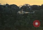 Standbild UH-1 Iroquois Hubschrauber United States USA, 1970, aus Sekunde 37 historischem Filmmaterial Videoclip 65675077308