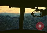 Standbild UH-1 Iroquois Hubschrauber United States USA, 1970, aus Sekunde 3 historischem Filmmaterial Videoclip 65675077309