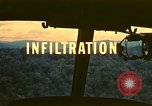 Standbild UH-1 Iroquois Hubschrauber United States USA, 1970, aus Sekunde 7 historischem Filmmaterial Videoclip 65675077309