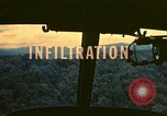 Standbild UH-1 Iroquois Hubschrauber United States USA, 1970, aus Sekunde 8 historischem Filmmaterial Videoclip 65675077309