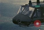 Standbild UH-1 Iroquois Hubschrauber United States USA, 1970, aus Sekunde 32 historischem Filmmaterial Videoclip 65675077309