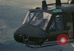 Standbild UH-1 Iroquois Hubschrauber United States USA, 1970, aus Sekunde 35 historischem Filmmaterial Videoclip 65675077309
