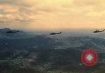 Standbild UH-1 Iroquois Hubschrauber United States USA, 1970, aus Sekunde 39 historischem Filmmaterial Videoclip 65675077309