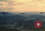 Standbild UH-1 Iroquois Hubschrauber United States USA, 1970, aus Sekunde 40 historischem Filmmaterial Videoclip 65675077309