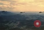 Standbild UH-1 Iroquois Hubschrauber United States USA, 1970, aus Sekunde 43 historischem Filmmaterial Videoclip 65675077309