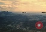 Standbild UH-1 Iroquois Hubschrauber United States USA, 1970, aus Sekunde 44 historischem Filmmaterial Videoclip 65675077309