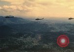 Standbild UH-1 Iroquois Hubschrauber United States USA, 1970, aus Sekunde 46 historischem Filmmaterial Videoclip 65675077309