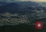 Standbild UH-1 Iroquois Hubschrauber United States USA, 1970, aus Sekunde 52 historischem Filmmaterial Videoclip 65675077309