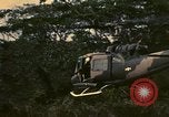 Standbild UH-1 Iroquois Hubschrauber United States USA, 1970, aus Sekunde 18 historischem Filmmaterial Videoclip 65675077310