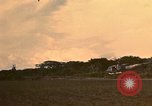 Standbild UH-1 Iroquois Hubschrauber United States USA, 1970, aus Sekunde 26 historischem Filmmaterial Videoclip 65675077310