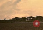Standbild UH-1 Iroquois Hubschrauber United States USA, 1970, aus Sekunde 27 historischem Filmmaterial Videoclip 65675077310