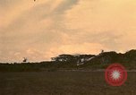 Standbild UH-1 Iroquois Hubschrauber United States USA, 1970, aus Sekunde 28 historischem Filmmaterial Videoclip 65675077310