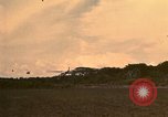 Standbild UH-1 Iroquois Hubschrauber United States USA, 1970, aus Sekunde 31 historischem Filmmaterial Videoclip 65675077310
