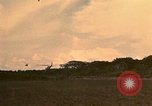 Standbild UH-1 Iroquois Hubschrauber United States USA, 1970, aus Sekunde 32 historischem Filmmaterial Videoclip 65675077310