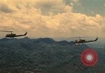 Standbild UH-1 Iroquois Hubschrauber United States USA, 1970, aus Sekunde 36 historischem Filmmaterial Videoclip 65675077310