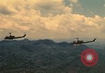 Standbild UH-1 Iroquois Hubschrauber United States USA, 1970, aus Sekunde 37 historischem Filmmaterial Videoclip 65675077310