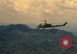 Standbild UH-1 Iroquois Hubschrauber United States USA, 1970, aus Sekunde 44 historischem Filmmaterial Videoclip 65675077310