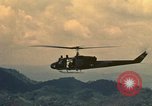 Standbild UH-1 Iroquois Hubschrauber United States USA, 1970, aus Sekunde 48 historischem Filmmaterial Videoclip 65675077310