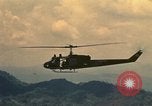 Standbild UH-1 Iroquois Hubschrauber United States USA, 1970, aus Sekunde 49 historischem Filmmaterial Videoclip 65675077310