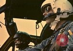 Standbild UH-1 Iroquois Hubschrauber United States USA, 1970, aus Sekunde 51 historischem Filmmaterial Videoclip 65675077310