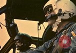 Standbild UH-1 Iroquois Hubschrauber United States USA, 1970, aus Sekunde 52 historischem Filmmaterial Videoclip 65675077310