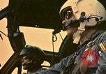 Standbild UH-1 Iroquois Hubschrauber United States USA, 1970, aus Sekunde 53 historischem Filmmaterial Videoclip 65675077310