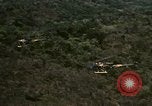 Standbild UH-1 Iroquois Hubschrauber United States USA, 1970, aus Sekunde 55 historischem Filmmaterial Videoclip 65675077310
