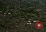 Standbild UH-1 Iroquois Hubschrauber United States USA, 1970, aus Sekunde 56 historischem Filmmaterial Videoclip 65675077310