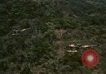 Standbild UH-1 Iroquois Hubschrauber United States USA, 1970, aus Sekunde 58 historischem Filmmaterial Videoclip 65675077310