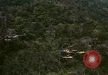 Standbild UH-1 Iroquois Hubschrauber United States USA, 1970, aus Sekunde 60 historischem Filmmaterial Videoclip 65675077310