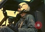 Standbild UH-1 Iroquois Hubschrauber United States USA, 1970, aus Sekunde 10 historischem Filmmaterial Videoclip 65675077311