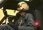 Standbild UH-1 Iroquois Hubschrauber United States USA, 1970, aus Sekunde 11 historischem Filmmaterial Videoclip 65675077311