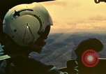 Standbild UH-1 Iroquois Hubschrauber United States USA, 1970, aus Sekunde 26 historischem Filmmaterial Videoclip 65675077311