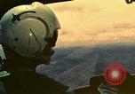 Standbild UH-1 Iroquois Hubschrauber United States USA, 1970, aus Sekunde 27 historischem Filmmaterial Videoclip 65675077311