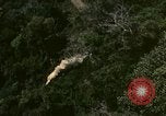 Standbild UH-1 Iroquois Hubschrauber United States USA, 1970, aus Sekunde 29 historischem Filmmaterial Videoclip 65675077311