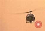 Standbild UH-1 Iroquois Hubschrauber United States USA, 1970, aus Sekunde 39 historischem Filmmaterial Videoclip 65675077311