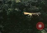Standbild UH-1 Iroquois Hubschrauber United States USA, 1970, aus Sekunde 46 historischem Filmmaterial Videoclip 65675077311