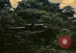 Standbild UH-1 Iroquois Hubschrauber United States USA, 1970, aus Sekunde 58 historischem Filmmaterial Videoclip 65675077311
