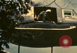 Standbild UH-1 Iroquois Hubschrauber United States USA, 1970, aus Sekunde 62 historischem Filmmaterial Videoclip 65675077311