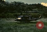 Standbild UH-1 Iroquois Hubschrauber United States USA, 1970, aus Sekunde 8 historischem Filmmaterial Videoclip 65675077312