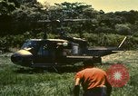 Standbild UH-1 Iroquois Hubschrauber United States USA, 1970, aus Sekunde 13 historischem Filmmaterial Videoclip 65675077312