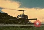 Standbild UH-1 Iroquois Hubschrauber United States USA, 1970, aus Sekunde 25 historischem Filmmaterial Videoclip 65675077312