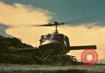 Standbild UH-1 Iroquois Hubschrauber United States USA, 1970, aus Sekunde 26 historischem Filmmaterial Videoclip 65675077312