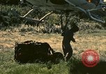 Standbild UH-1 Iroquois Hubschrauber United States USA, 1970, aus Sekunde 34 historischem Filmmaterial Videoclip 65675077312